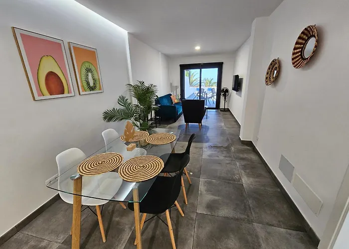 Las Norias Apartamentos & Grill
